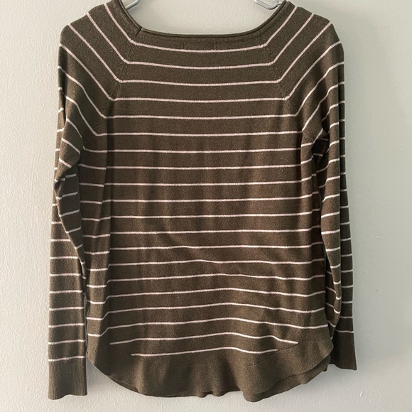 Pink Clover Sweater - Picture 3 of 3